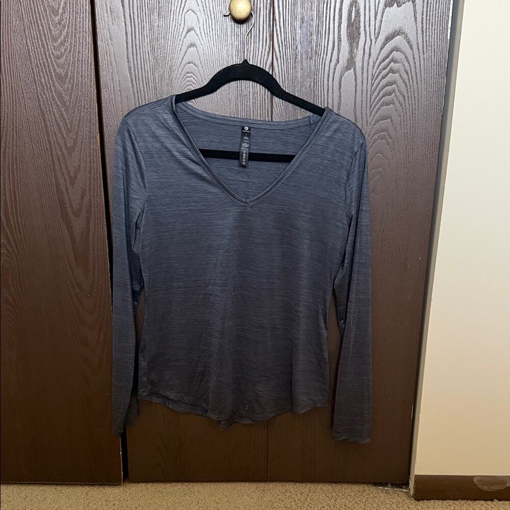 90 Degrees Chic V-Neck Long Sleeve Top in Charcoal - size small